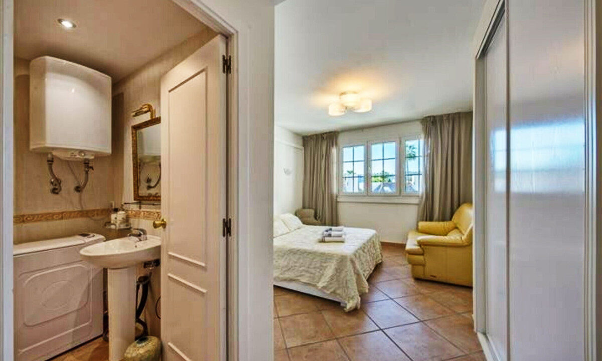 Middle Floor Apartment for sale in Málaga Puerto Banús Costa del Sol Spain - Jacques Olivier Marbella