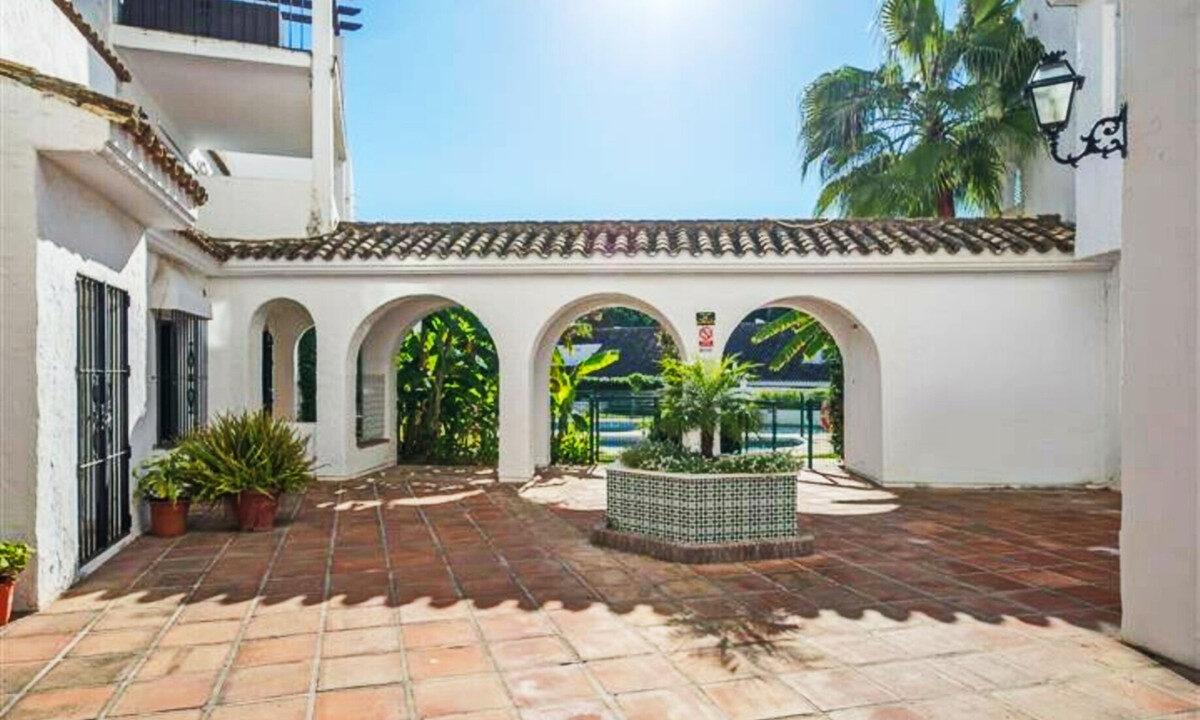 Middle Floor Apartment for sale in Málaga Puerto Banús Costa del Sol Spain - Jacques Olivier Marbella