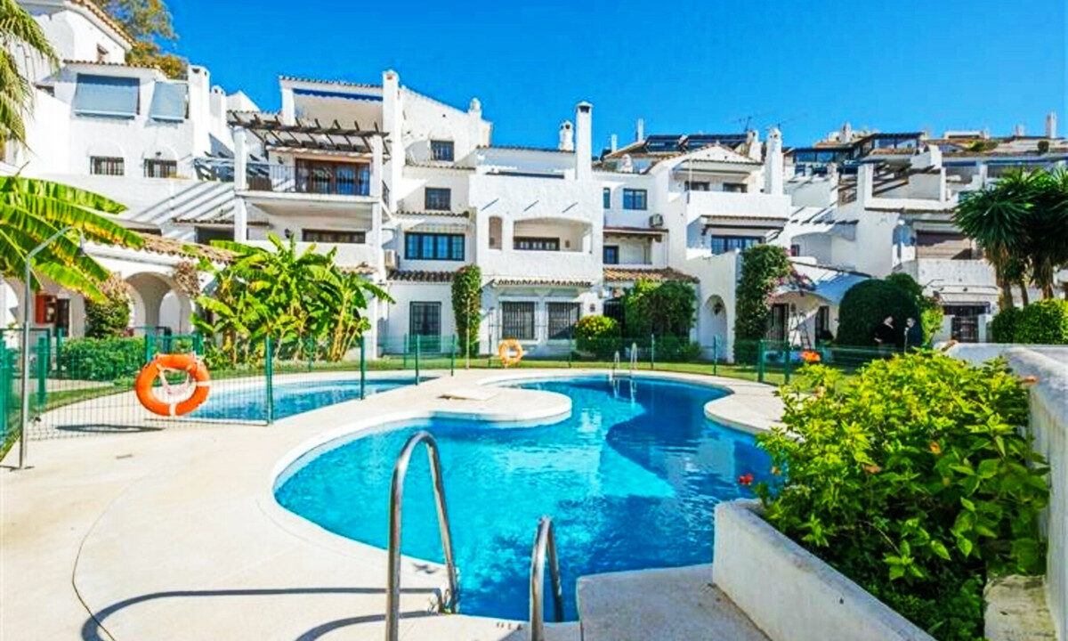 Middle Floor Apartment for sale in Málaga Puerto Banús Costa del Sol Spain - Jacques Olivier Marbella