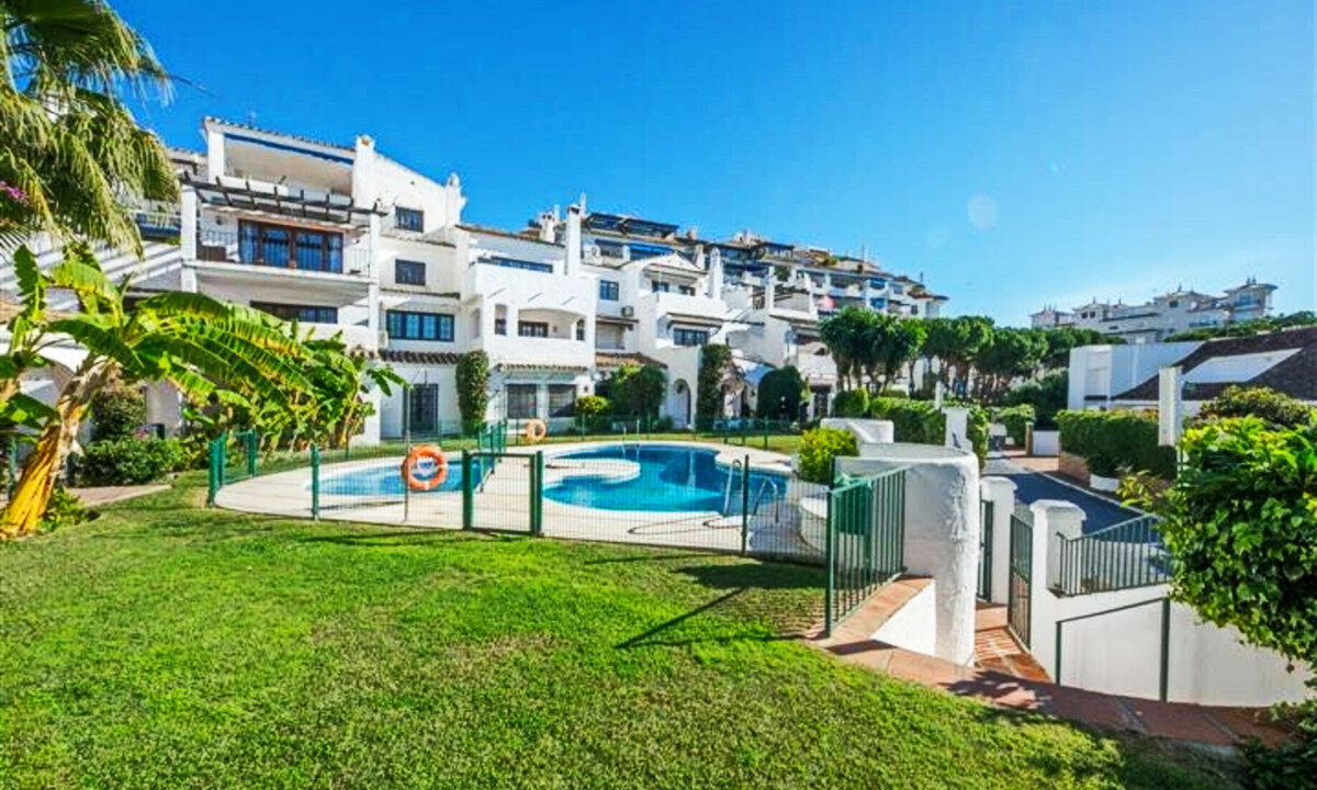 Middle Floor Apartment for sale in Málaga Puerto Banús Costa del Sol Spain - Jacques Olivier Marbella
