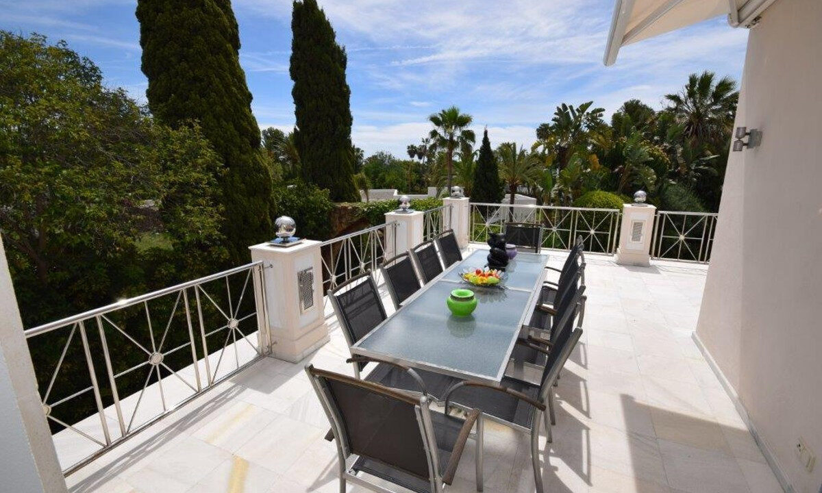 Detached Villa for sale in Málaga El Paraiso Costa del Sol Spain - Jacques Olivier Marbella