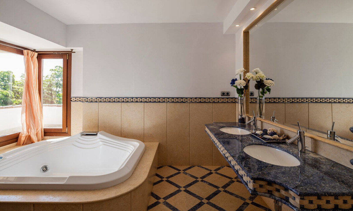 Detached Villa for sale in Málaga The Golden Mile Costa del Sol Spain - Jacques Olivier Marbella