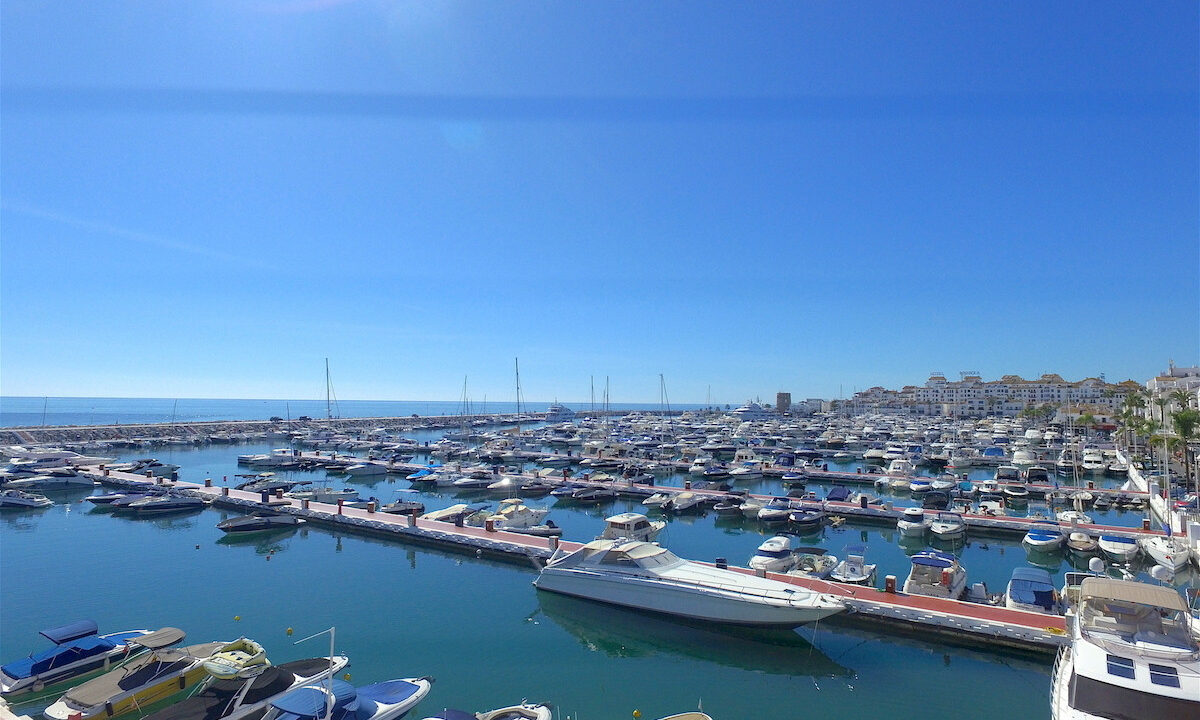 Middle Floor Apartment for sale in Málaga Puerto Banús Costa del Sol Spain - Jacques Olivier Marbella