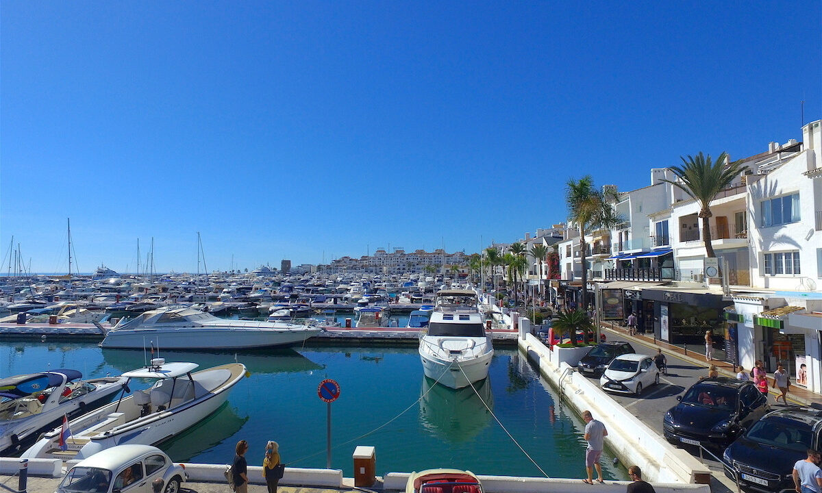 Middle Floor Apartment for sale in Málaga Puerto Banús Costa del Sol Spain - Jacques Olivier Marbella