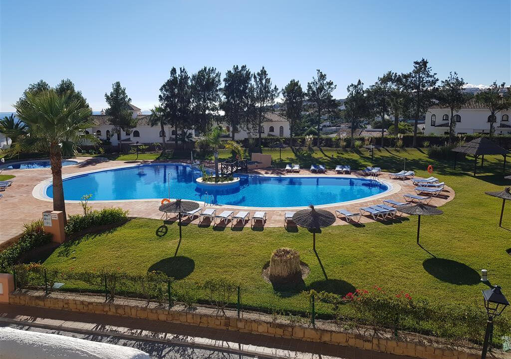 Middle Floor Apartment for sale in Málaga La Duquesa Costa del Sol Spain - Jacques Olivier Marbella