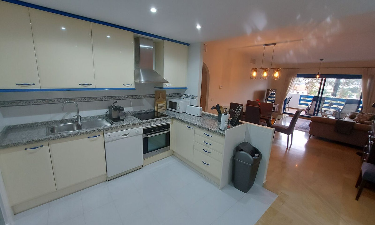 Middle Floor Apartment for sale in Málaga La Duquesa Costa del Sol Spain - Jacques Olivier Marbella