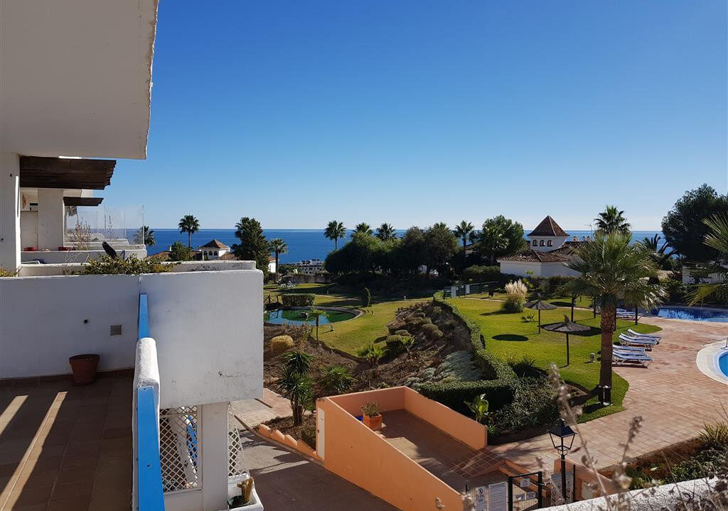Middle Floor Apartment for sale in Málaga La Duquesa Costa del Sol Spain - Jacques Olivier Marbella