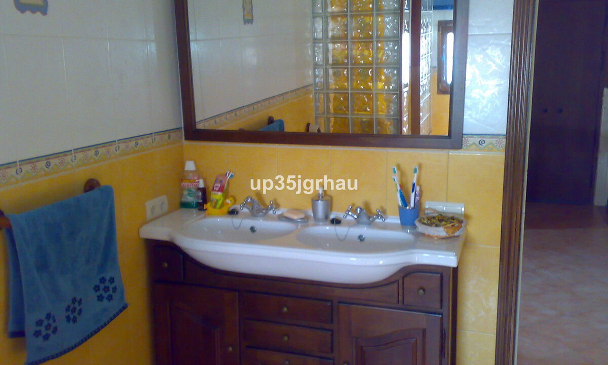 Detached Villa for sale in Málaga Estepona Costa del Sol Spain - Jacques Olivier Marbella