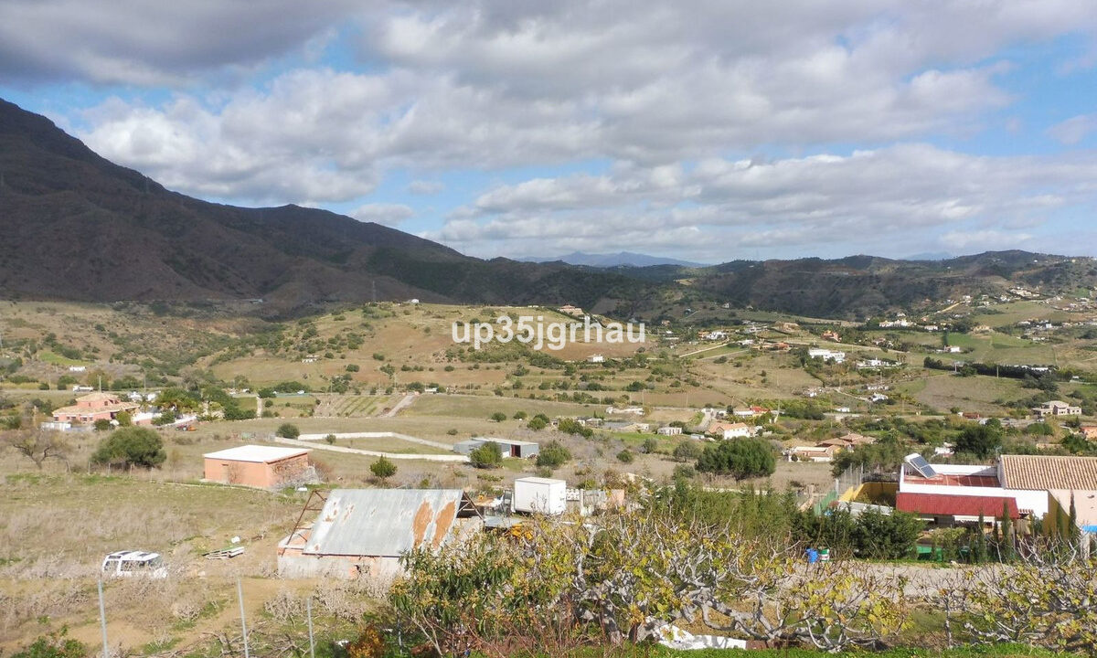 Detached Villa for sale in Málaga Estepona Costa del Sol Spain - Jacques Olivier Marbella