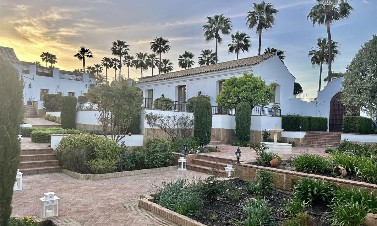 Detached Villa for sale in Cádiz Sotogrande Alto Costa del Sol Spain - Jacques Olivier Marbella