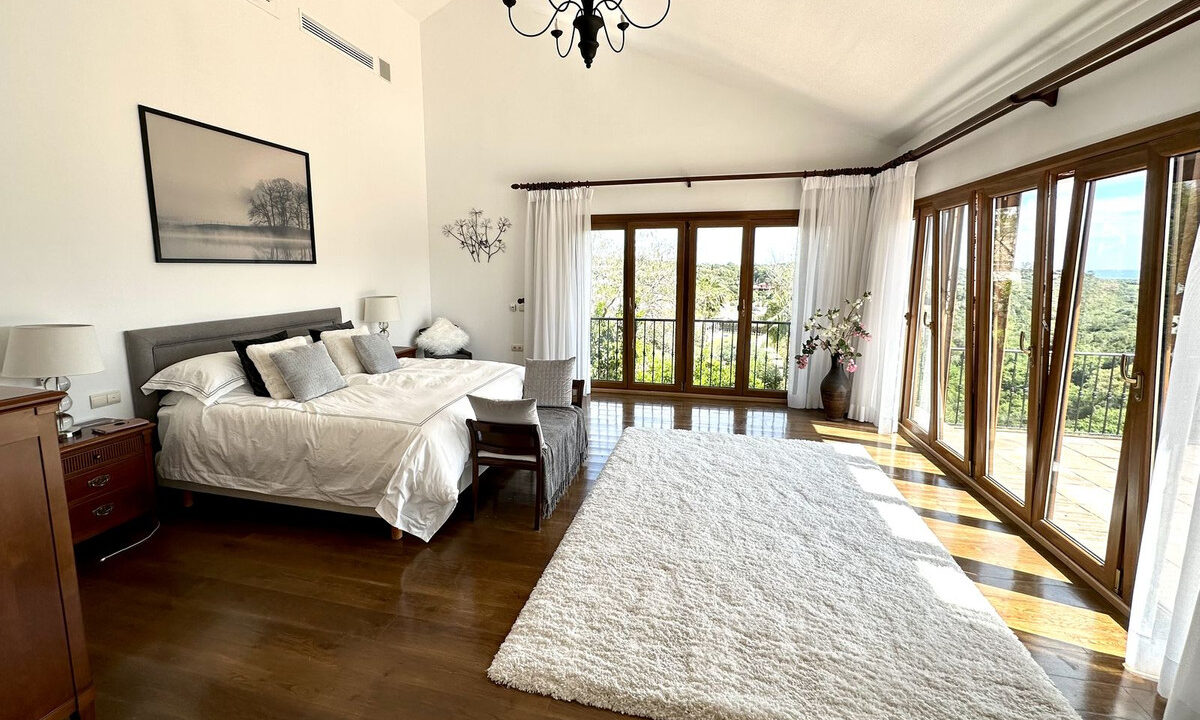 Detached Villa for sale in Cádiz Sotogrande Alto Costa del Sol Spain - Jacques Olivier Marbella