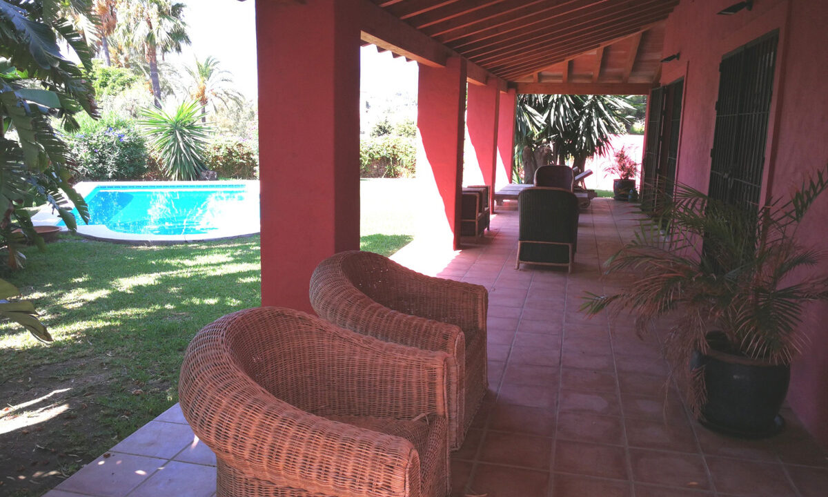 Detached Villa for sale in Málaga Estepona Costa del Sol Spain - Jacques Olivier Marbella