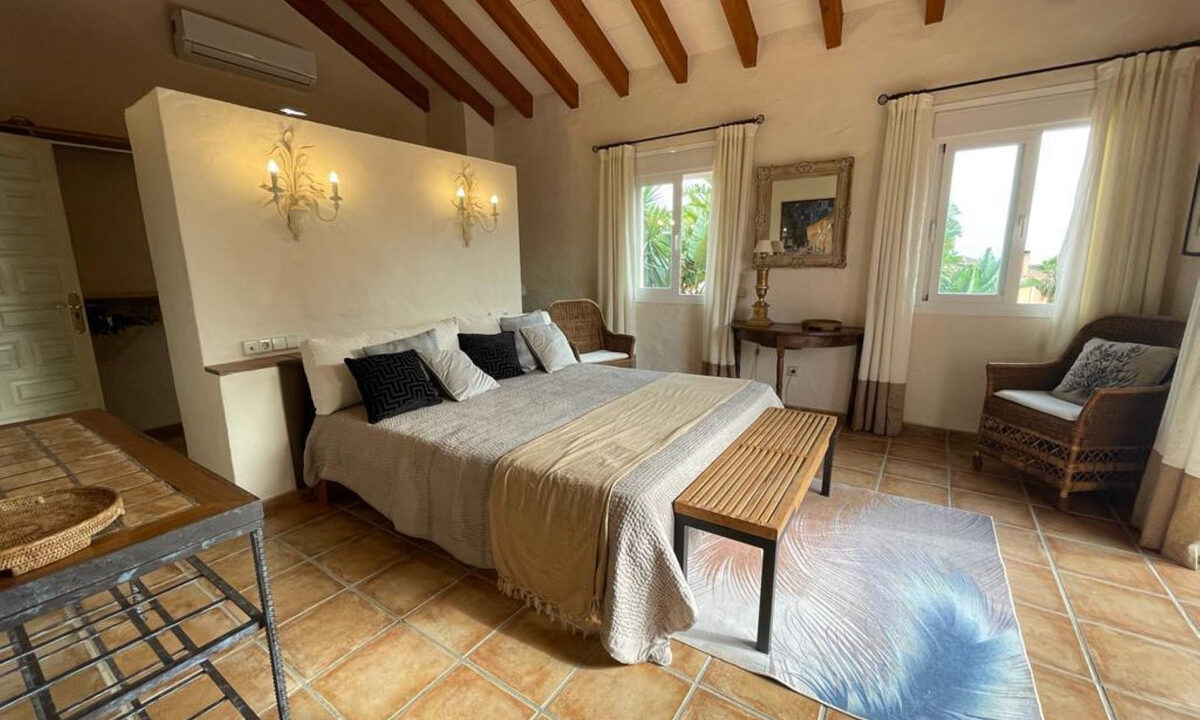 Detached Villa for sale in Málaga Estepona Costa del Sol Spain - Jacques Olivier Marbella