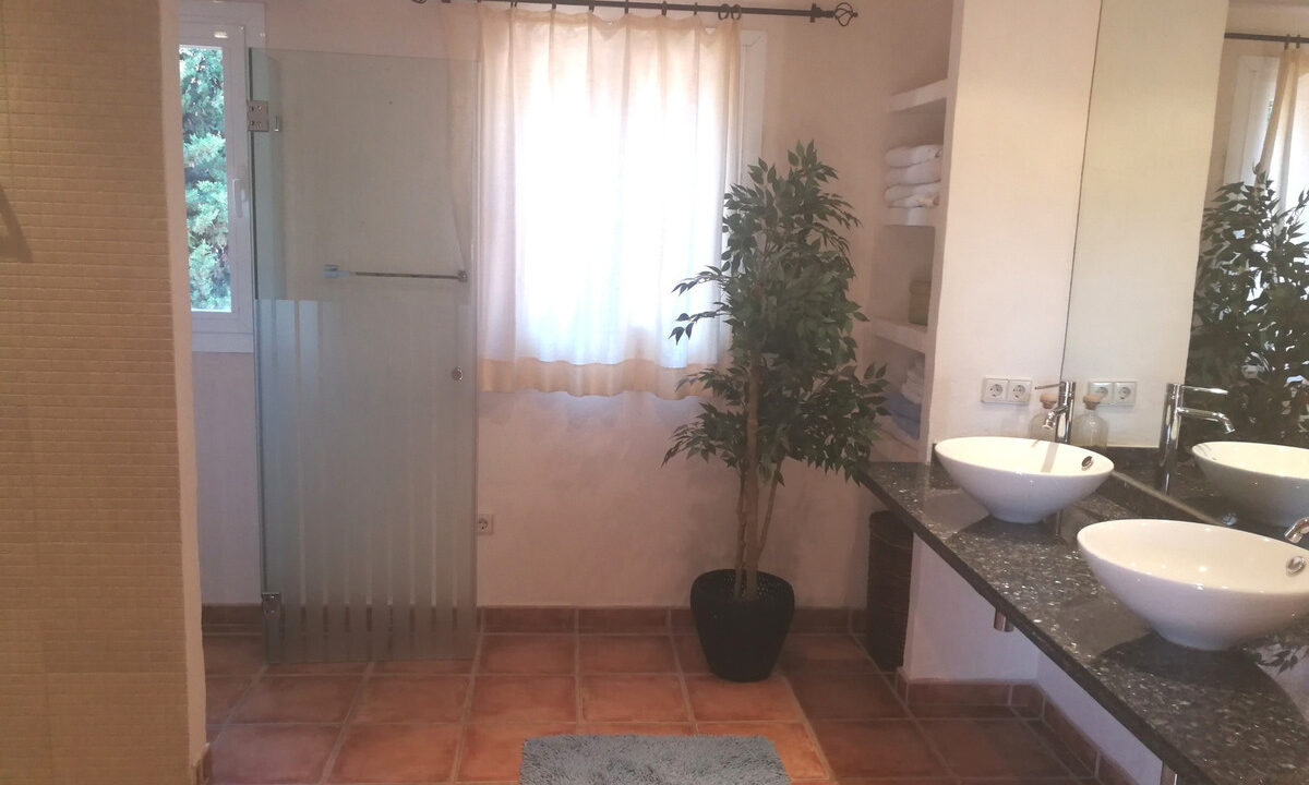 Detached Villa for sale in Málaga Estepona Costa del Sol Spain - Jacques Olivier Marbella