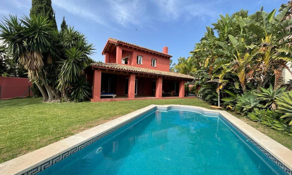 Detached Villa for sale in Málaga Estepona Costa del Sol Spain - Jacques Olivier Marbella