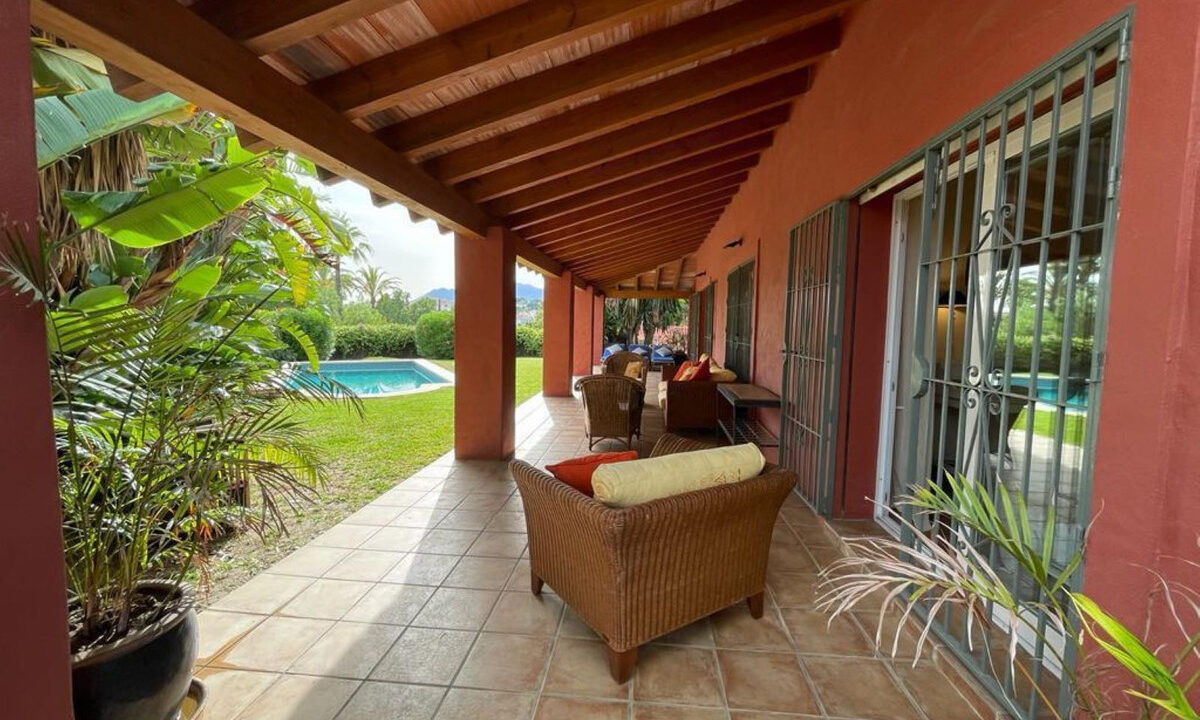 Detached Villa for sale in Málaga Estepona Costa del Sol Spain - Jacques Olivier Marbella