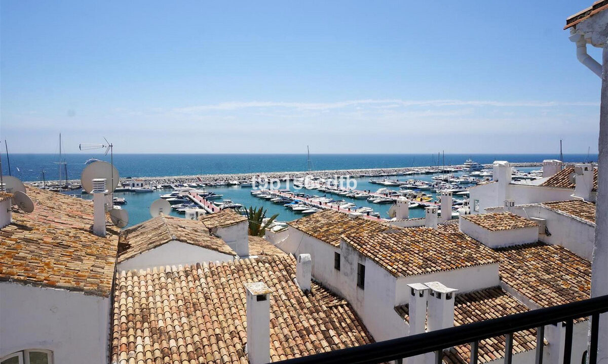 Middle Floor Apartment for sale in Málaga Puerto Banús Costa del Sol Spain - Jacques Olivier Marbella