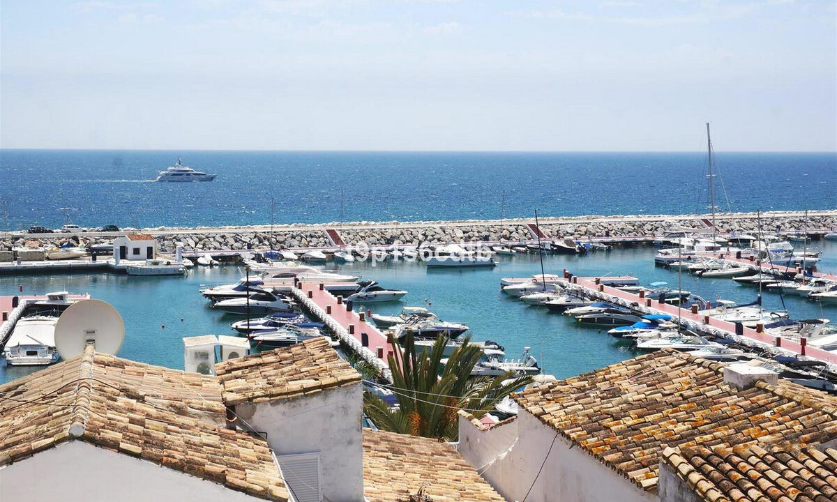 Middle Floor Apartment for sale in Málaga Puerto Banús Costa del Sol Spain - Jacques Olivier Marbella