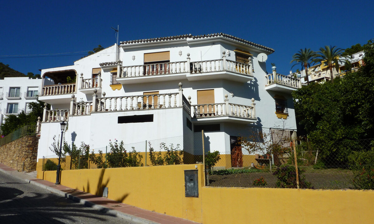 Detached Villa for sale in Málaga Benahavís Costa del Sol Spain - Jacques Olivier Marbella