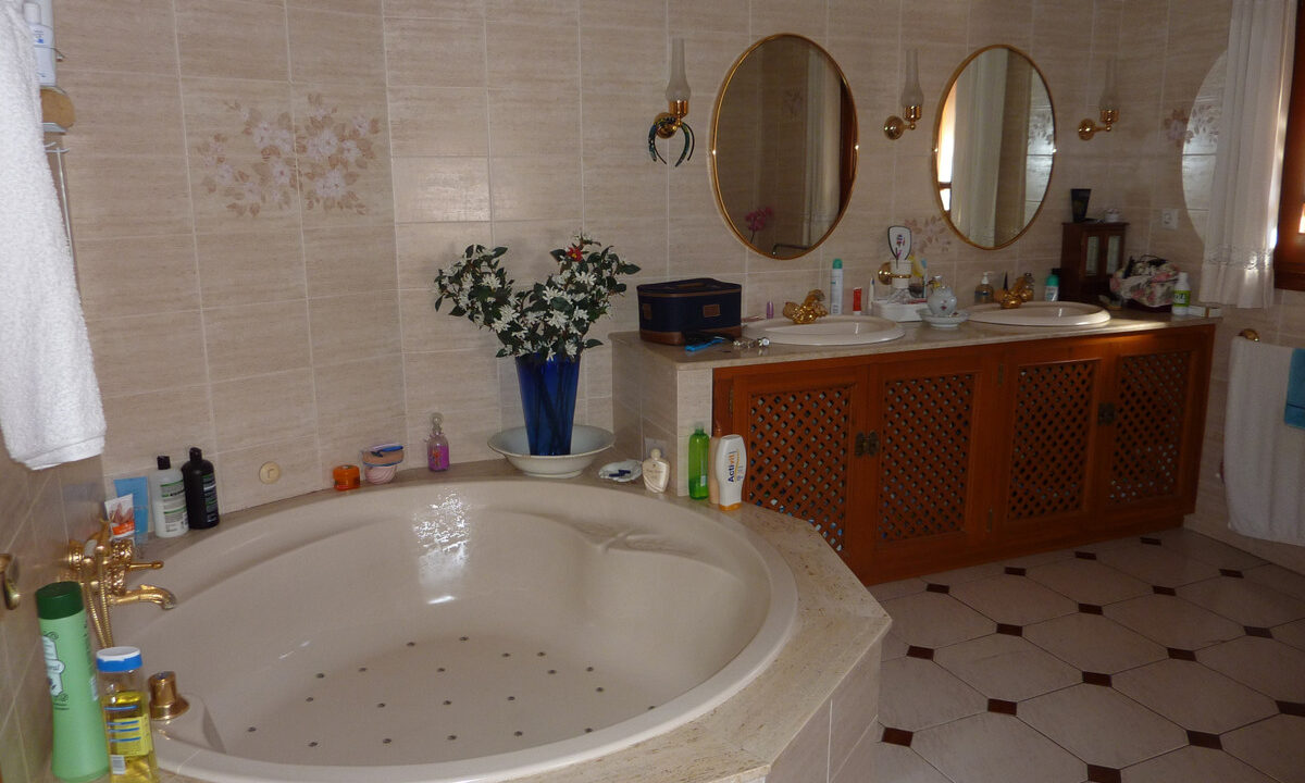 Detached Villa for sale in Málaga Benahavís Costa del Sol Spain - Jacques Olivier Marbella