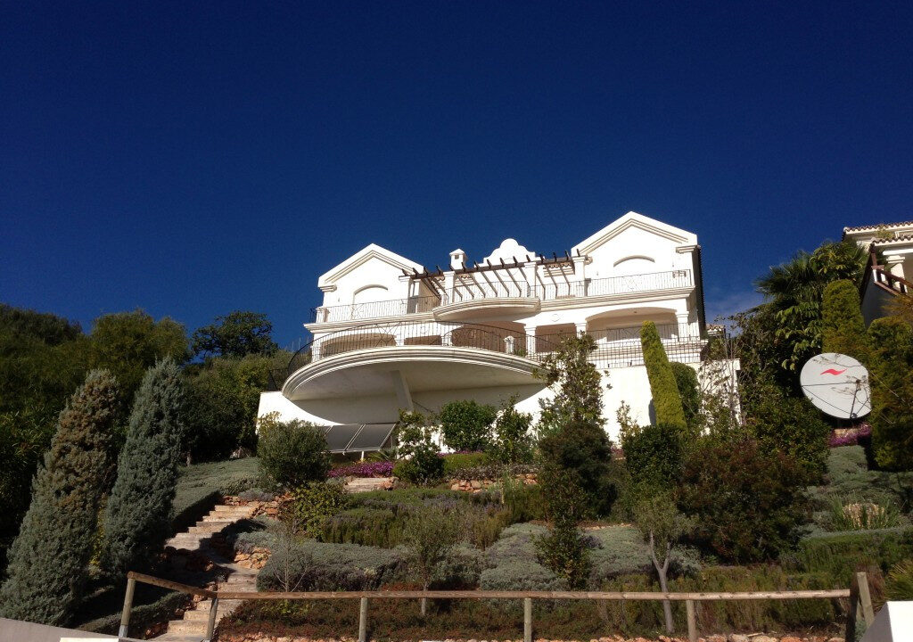 Detached Villa for sale in Málaga Altos de los Monteros Costa del Sol Spain - Jacques Olivier Marbella