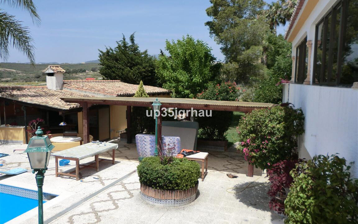Detached Villa for sale in Málaga Estepona Costa del Sol Spain - Jacques Olivier Marbella