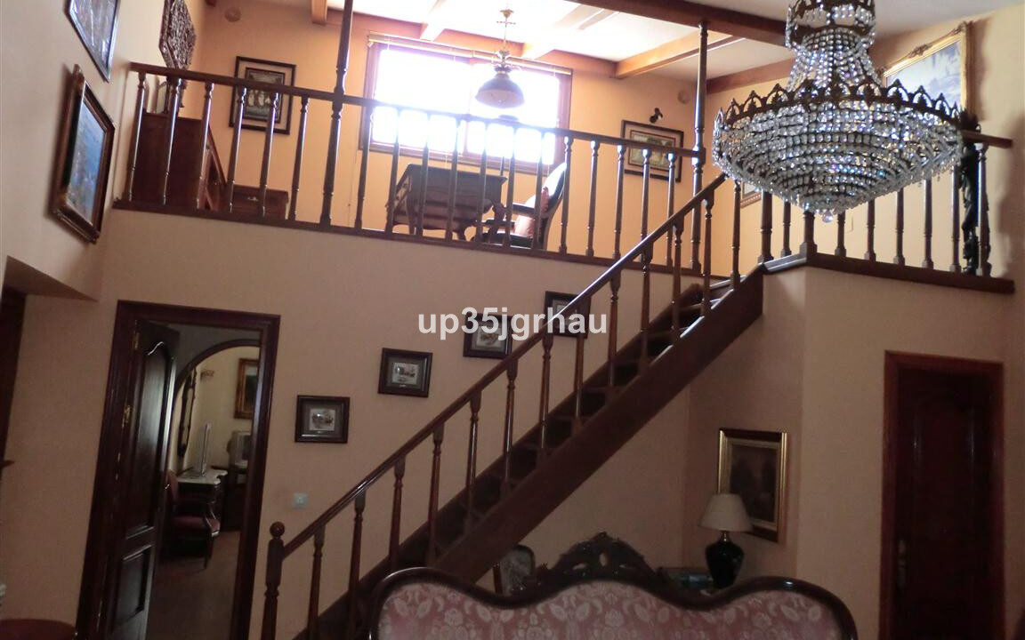Detached Villa for sale in Málaga Estepona Costa del Sol Spain - Jacques Olivier Marbella
