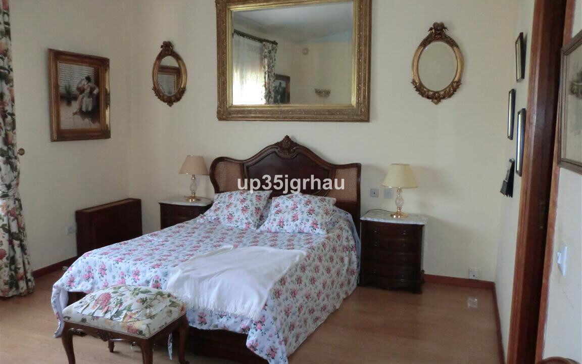 Detached Villa for sale in Málaga Estepona Costa del Sol Spain - Jacques Olivier Marbella