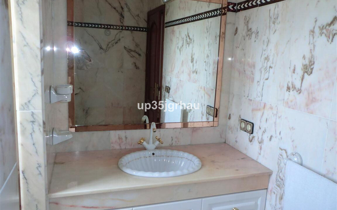 Detached Villa for sale in Málaga Estepona Costa del Sol Spain - Jacques Olivier Marbella