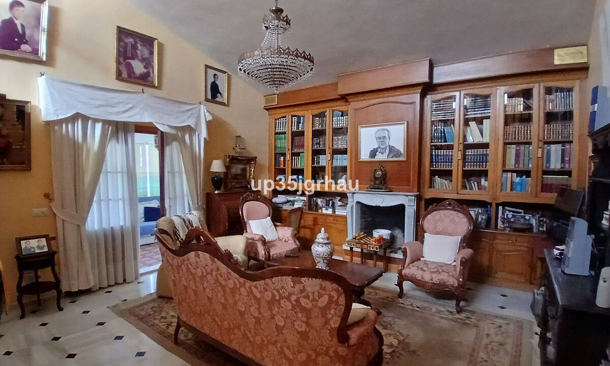 Detached Villa for sale in Málaga Estepona Costa del Sol Spain - Jacques Olivier Marbella