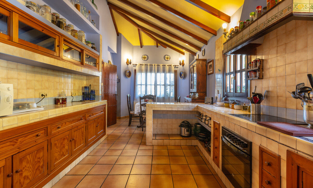 Detached Villa for sale in Málaga Elviria Costa del Sol Spain - Jacques Olivier Marbella