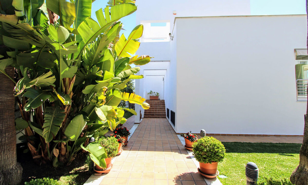 Detached Villa for sale in Málaga San Pedro de Alcántara Costa del Sol Spain - Jacques Olivier Marbella