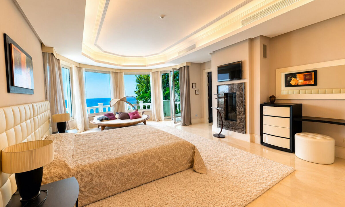 Detached Villa for sale in Málaga Altos de los Monteros Costa del Sol Spain - Jacques Olivier Marbella